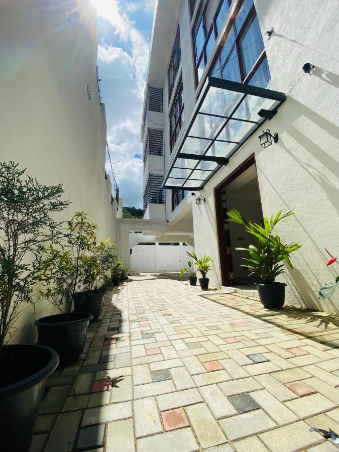 Aurelia Inn Kandy Exteriör bild