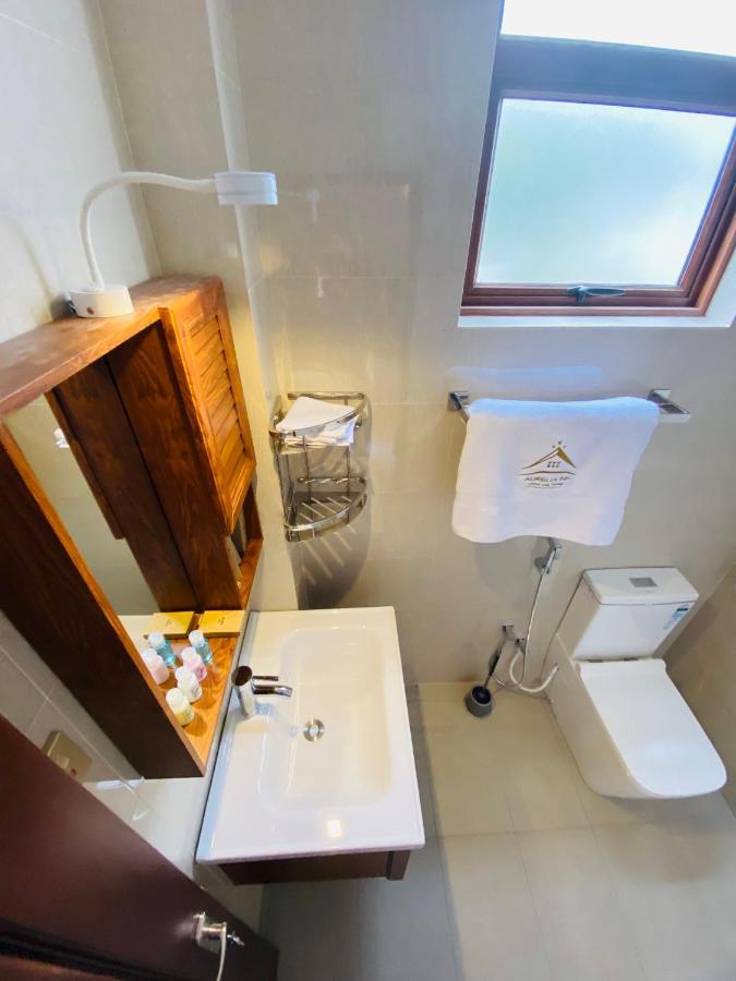 Aurelia Inn Kandy Exteriör bild